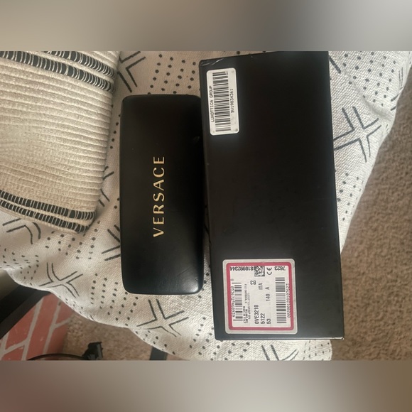 Designer sunglasses - Picture 3 of 5